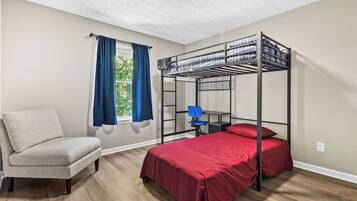 3 chambres, fer et planche à repasser, accès au Wi-Fi (inclus)