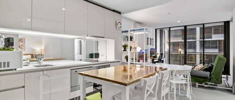 Coffee/tea maker, fridge, microwave, oven