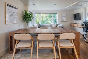 Dining - Beacon Hill Spa Retreat • Sauna • Hot Tub • Cold Plunge • King Bed (Seattle)