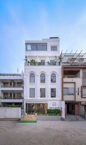 Exterior - Hotel Aadya Palace (Varanasi)