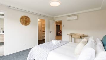 Desk, iron/ironing board, travel cot, WiFi