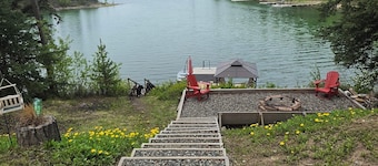 Silver Fox Lakehouse | Lakefront, Hot Tub & Pet Friendly