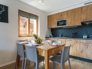 Fridge, microwave, dishwasher, cookware/dishes/utensils - T-Resort by Interhome (La Tzoumaz)