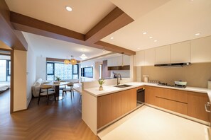 Private kitchen - Zhome- Four Bedrooms 5Beds Near the Bund (SHANGHAI)