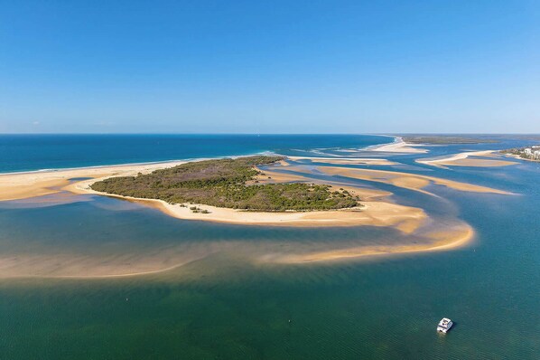 Beach nearby - Ocean View Residences (Caloundra)