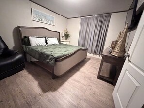 5 habitaciones, tabla de planchar con plancha, wifi y ropa de cama 