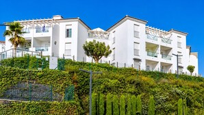 Unclassified image, 4 of 21, button - Elevated Hillside Apartment Close To Duquesa Marina (Manilva)