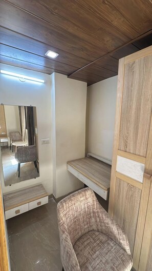 Signature-Doppelzimmer, Stadtblick | Schreibtisch, kostenloses WLAN