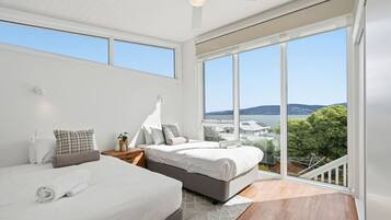 Iron/ironing board, travel crib, WiFi, bed sheets