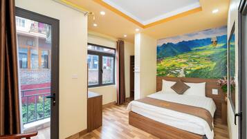 Chambre Deluxe double, balcon, vue sur la ville | Espace de travail pour ordinateurs portables, accès au Wi-Fi (inclus)