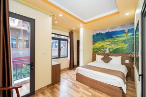 Espacio para trabajar con laptop y wifi gratis 