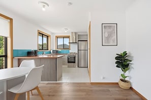 Fridge, microwave, oven, stovetop - Stylish Bellerive Hideaway (Bellerive)