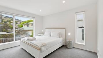 Iron/ironing board, travel cot, WiFi, bed sheets
