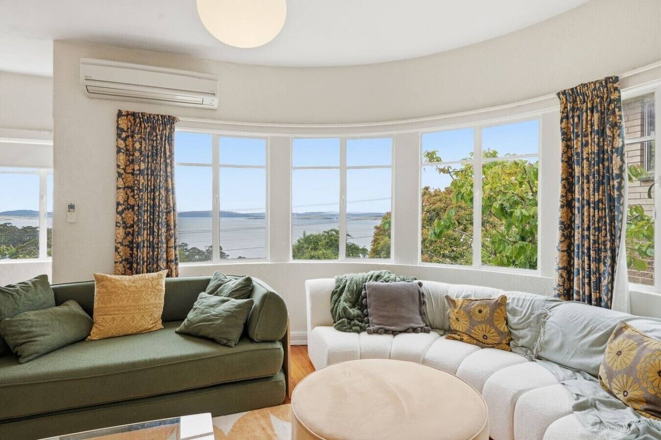 Retro Haven With River Views - Hobart