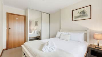 Iron/ironing board, travel cot, WiFi, bed sheets