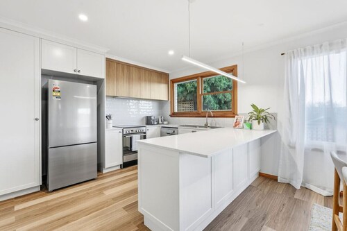 Water Views & Style by the Bay