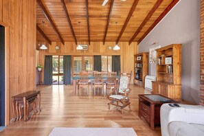 Interior - Wildlife & Waves Getaway (Acton Park)