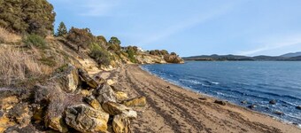 Waterfront Charm – Cozy 3BR Retreat