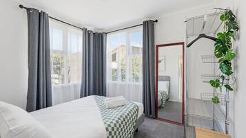 Desk, iron/ironing board, travel cot, WiFi