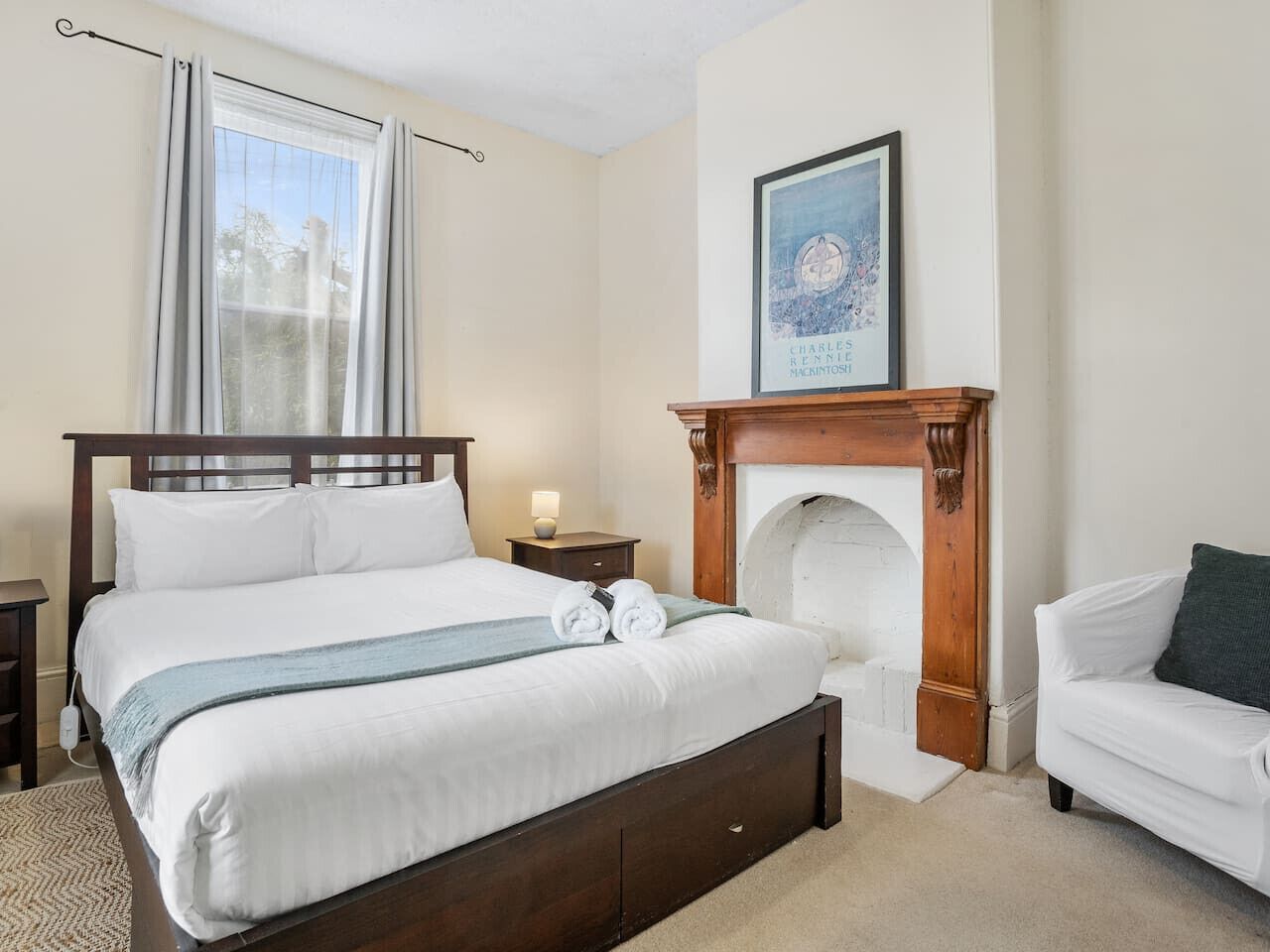 Desk, iron/ironing board, travel cot, WiFi
