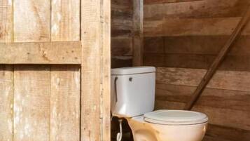 Room, 1 Bedroom | Bathroom