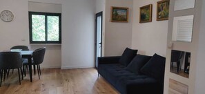 Appartamento, balcone | Area soggiorno