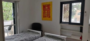 Appartamento, balcone | Ferro/asse da stiro, Wi-Fi gratuito