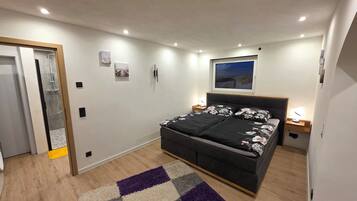 1 habitación, tabla de planchar con plancha, wifi gratis y ropa de cama