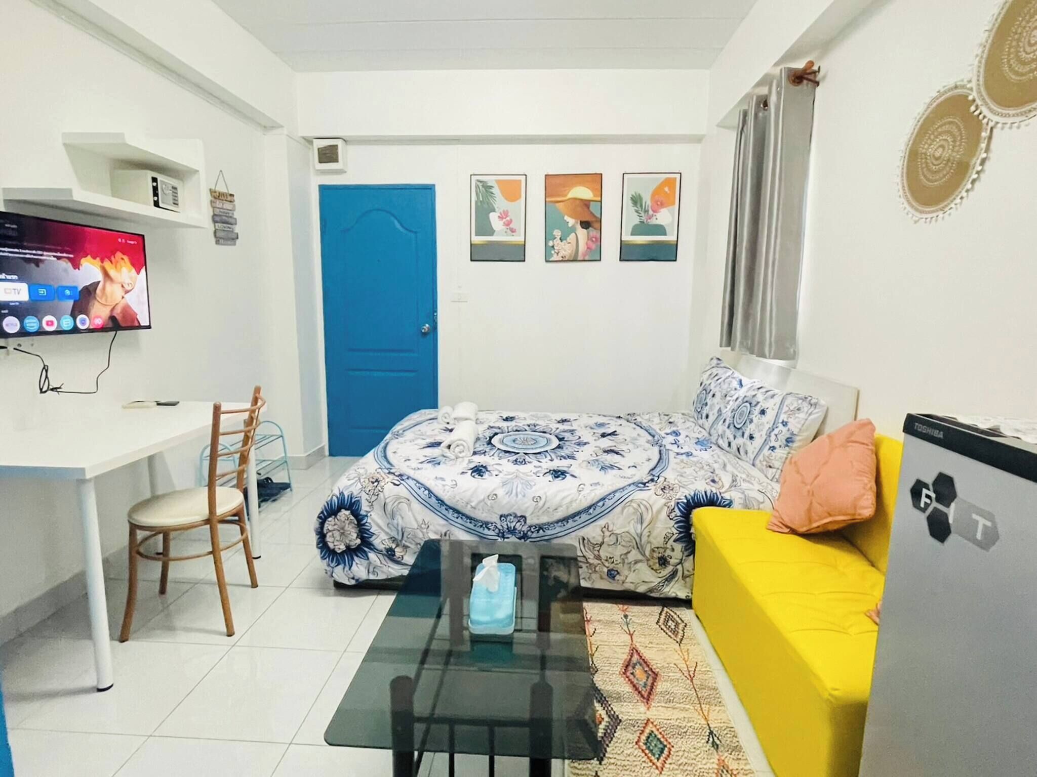 Iron/ironing board, internet, bed sheets