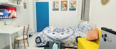 1 habitación, tabla de planchar con plancha, internet y ropa de cama