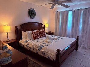 2 bedrooms, WiFi (free) - 1R Lido Key - Steps to Beach, Walk to St. Armand's (Sarasota)