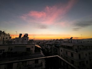 View from property - Renovated Loft with Athens City Views (Athina)