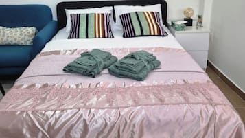 1 bedroom, bed sheets