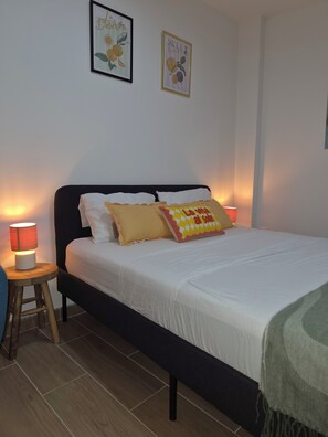 1 bedroom, bed sheets