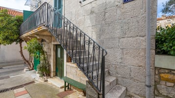 Apartamento (Duplex One Bedroom Apartment) | Fachada