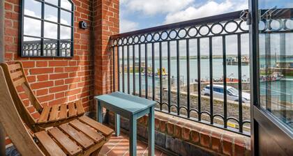 2 Red Brick Building - central Padstow with beautiful estuary & harbour views