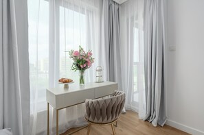 Luxury Apartment, 2 Bedrooms, City View - Lumina 2BR-3BR Apart with Parking AC (Warszawa)