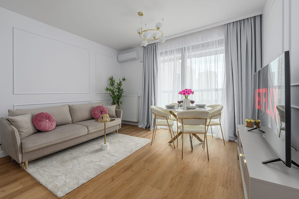 Luxury Apartment, 2 Bedrooms, City View | Living area