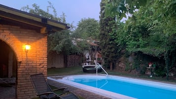 حمام سباحة