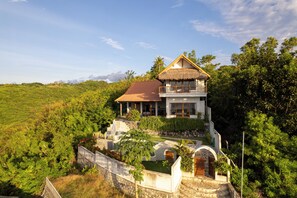 Exterior - Infinity Pool Villa · Ocean & Volcano Views · Private Hillside Retreat (Nusa Penida)