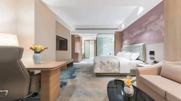 Premier-Doppelzimmer, Stadtblick | Minibar, Zimmersafe, Schreibtisch, laptopgeeigneter Arbeitsplatz