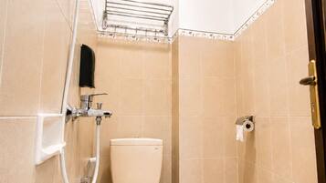 Shower, towels, soap, shampoo