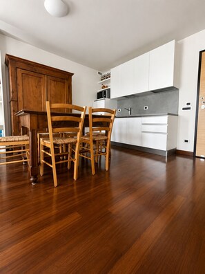 Dining - Vrbo Property (Alba)