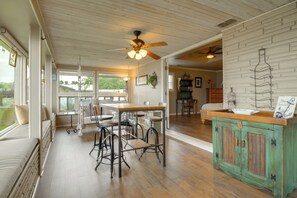 Dining - Game Room, Dock & Family Fun! Wolf Creek Retreat (Grove)