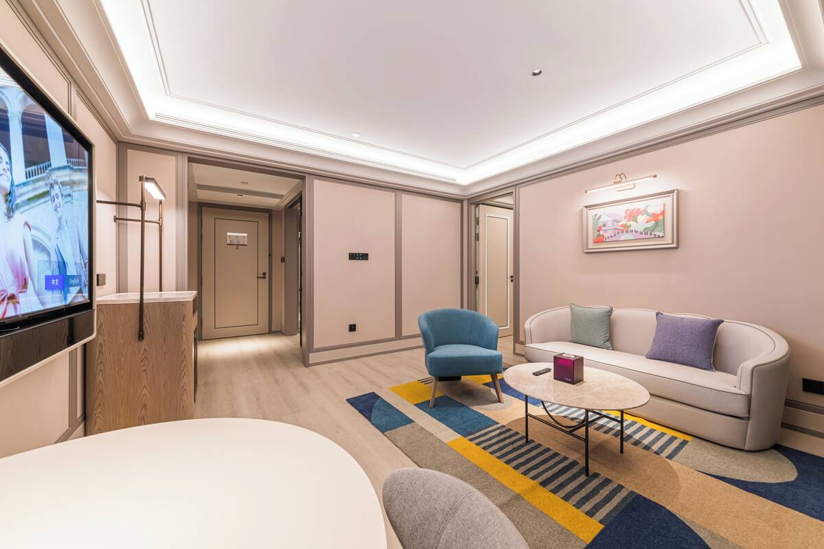 Luxury Suite | Lobby