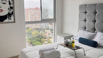 1 habitación, tabla de planchar con plancha, wifi gratis y ropa de cama