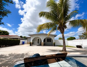 Exterior - Beautiful & Lexurious Room, 2 Queen beds, Private Bath (Miami)
