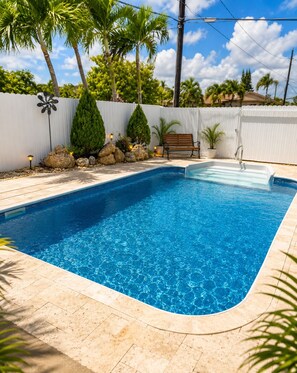 Pool - Beautiful & Lexurious Room, 2 Queen beds, Private Bath (Miami)