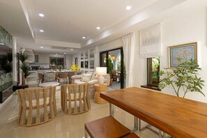 Habitació doble Deluxe, balcó | Servei de restauració