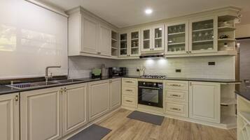 Villa, 4 Bedrooms, Garden View | Private kitchen | Fridge, microwave, oven, coffee/tea maker